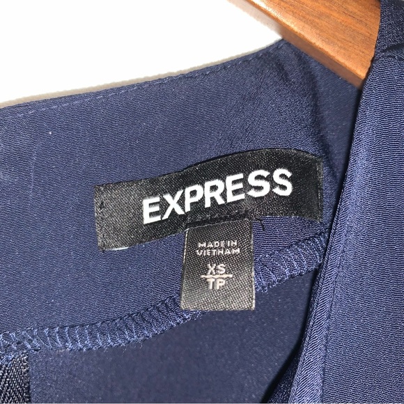 Express Bundle of (2) Crepe Boxy Fit Blouses - Picture 5 of 9